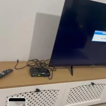 Cozy And Well Furnished Near The Seaside شقة *